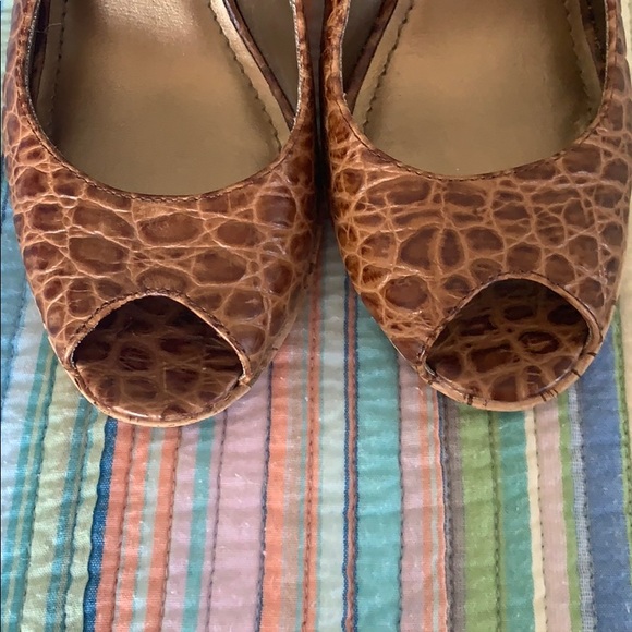 Leather peep toe wedge heels. - Picture 7 of 8